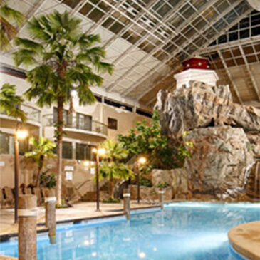 An image of a tropical setting with a swimming pool inside the Best Western Lamplighter Inn